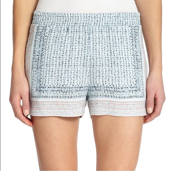 NWT BCBG vibrant pull on shorts in cream - Picture 3 of 4